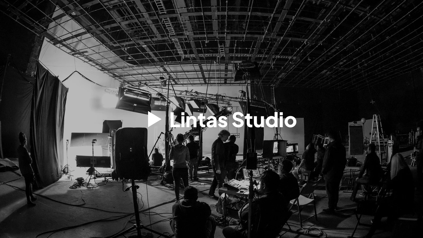 Studio produksi hitam putih; foto stok ilustrasi